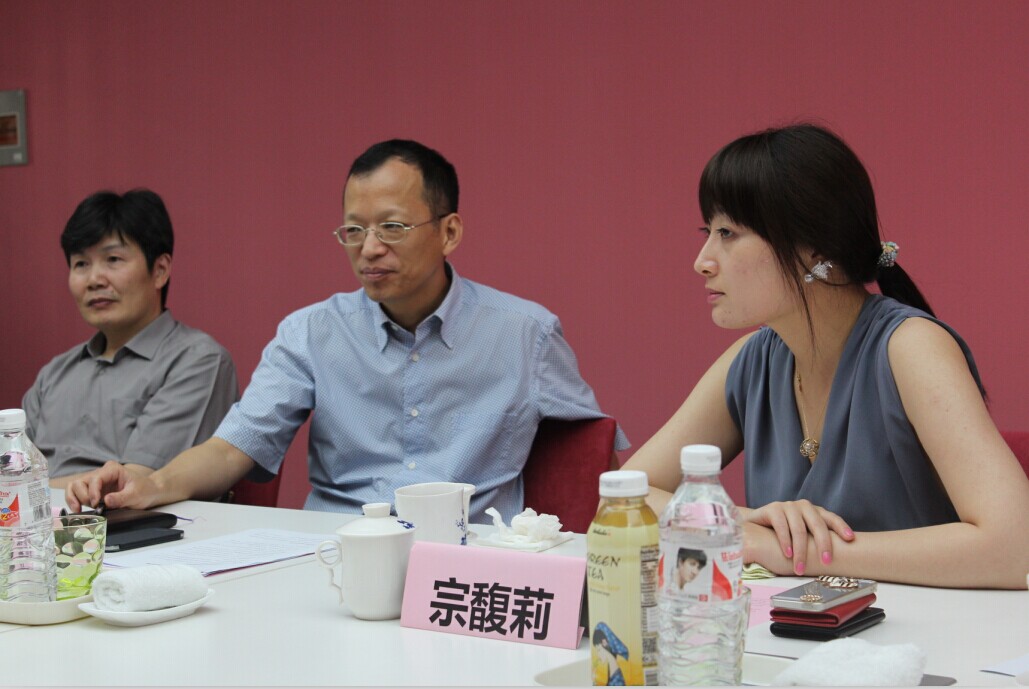 宗馥莉总裁向庄部长汇报宏胜集团发展情况.